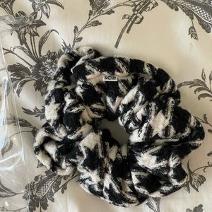 Stoney Clover Lane Houndstooth Scrunchie New With Pouch